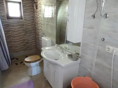Kupaonica u objektu Holiday Home Anita 1 mit Pool by Interhome