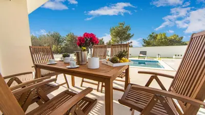 Bazen u objektu Villa Shaula 1 by Villas Guide ili u blizini
