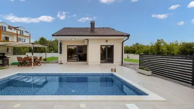 Bazen u objektu Villa Shaula 2 by Villas Guide ili u blizini