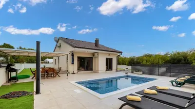 Bazen u objektu Villa Shaula 2 by Villas Guide ili u blizini