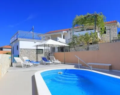 Bazen u objektu Pool villa near sea ili u blizini