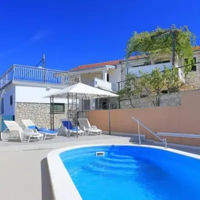 Pool villa near sea