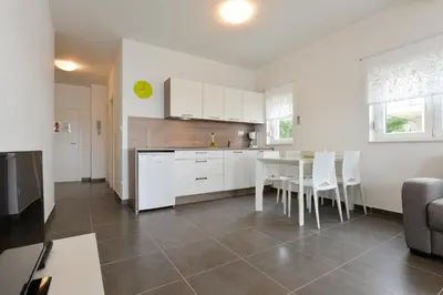 Kuhinja ili čajna kuhinja u objektu Family apartment by the sea Happy people