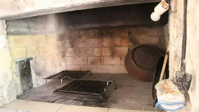 Oprema za roštilj dostupna gostima vila