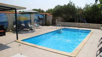 Bazen u objektu Holiday home Nadalina by Villas Guide ili u blizini