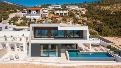 Bazen u objektu Villa Oliva ZadarVillas ili u blizini