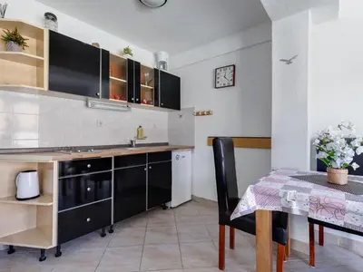 Kuhinja ili čajna kuhinja u objektu Apartment Beach Vibes-4 by Interhome