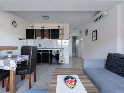 Kuhinja ili čajna kuhinja u objektu Apartment Beach Vibes-1 by Interhome