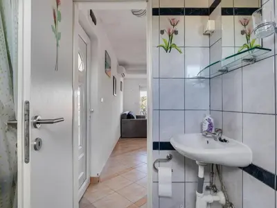 Kupaonica u objektu Apartment Beach Vibes-3 by Interhome