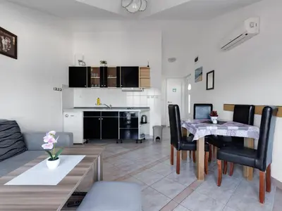 Kuhinja ili čajna kuhinja u objektu Apartment Beach Vibes-3 by Interhome