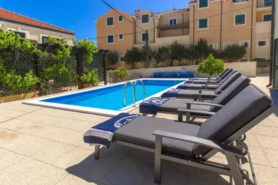 Bazen u objektu Villa Riva Krapanj ili u blizini