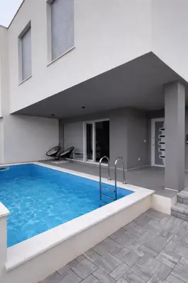 Bazen u objektu Villa Pomalo ili u blizini
