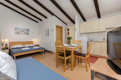Kuhinja ili čajna kuhinja u objektu Apartments Ante
