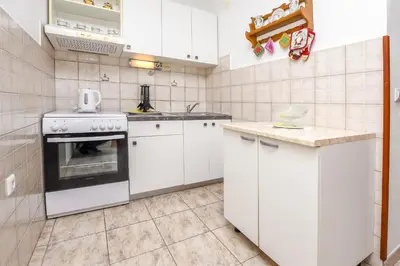 Kuhinja ili čajna kuhinja u objektu Apartments Mirta