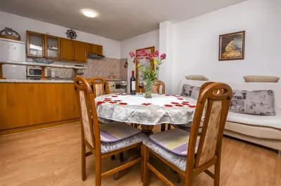 Kuhinja ili čajna kuhinja u objektu Apartments Mirta