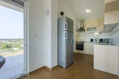 Kuhinja ili čajna kuhinja u objektu Apartments Lenija