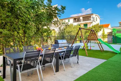 Vrt u objektu Apartment Sunny Sky No 3- Pool & Parking - Vodice