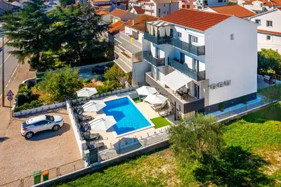 Bazen u objektu Apartment Sunny Sky No 3- Pool & Parking - Vodice ili u blizini