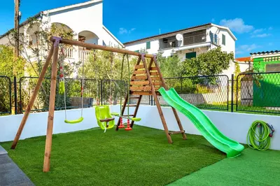 Dječje igralište u objektu Apartment Sunny Sky No 3- Pool & Parking - Vodice