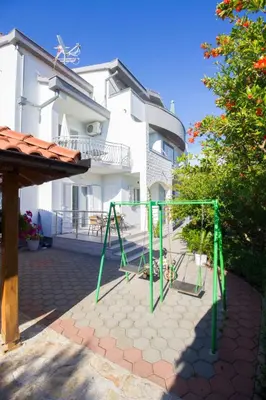 Dječje igralište u objektu Apartment Apartmani Vesna Grebaštica by Interhome