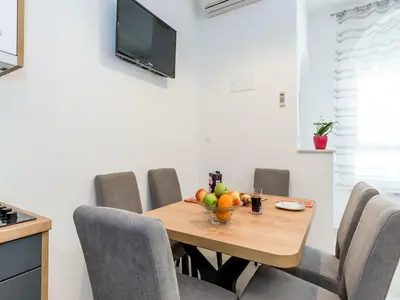 TV i/ili zabavni centar u objektu Apartment Apartmani Vesna Grebaštica by Interhome