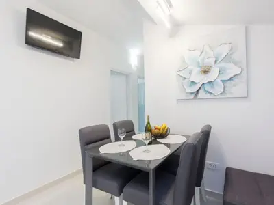 TV i/ili zabavni centar u objektu Apartment Apartmani Vesna Grebaštica by Interhome