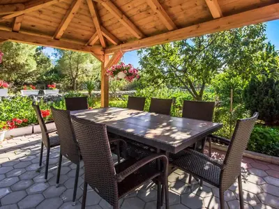 Vrt u objektu Apartment Apartmani Vesna Grebaštica by Interhome