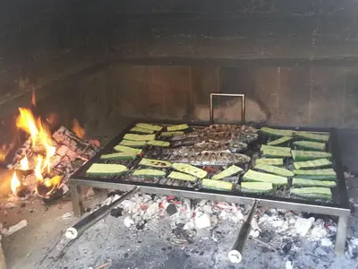 Oprema za roštilj dostupna gostima apartmana