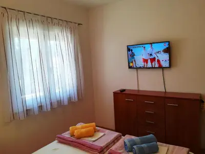 TV i/ili zabavni centar u objektu Apartment Appartement mit überdachter Terrasse by Interhome