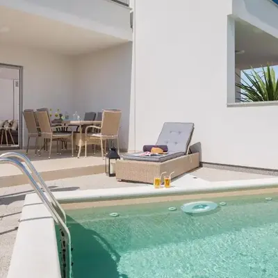 Holiday Home mit Privatpool für 7 Personen ca- 119 m² in Jadrija- Dalmatien - Gespanscha by Interhome