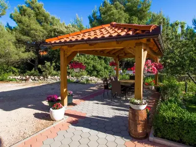 Vrt u objektu Apartment Apartmani Vesna Grebaštica by Interhome