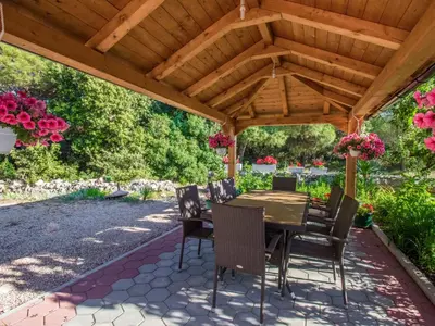 Vrt u objektu Apartment Apartmani Vesna Grebaštica by Interhome