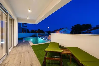 Bazen u objektu Apartments Aquarelle Primošten apt no 2 and 4 ili u blizini