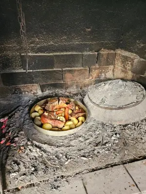 Oprema za roštilj dostupna gostima vikendica