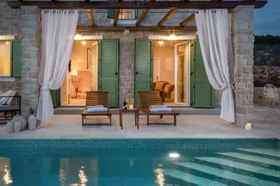 Bazen u objektu Villa Kalista ili u blizini