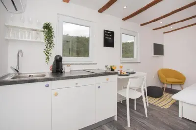 Kuhinja ili čajna kuhinja u objektu Apartment Skatula Skradin