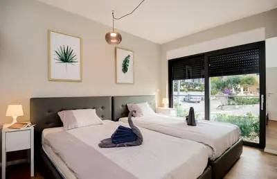 Krevet ili kreveti u jedinici u objektu Villa TATJANA SOL with a pool, hot tub, gym