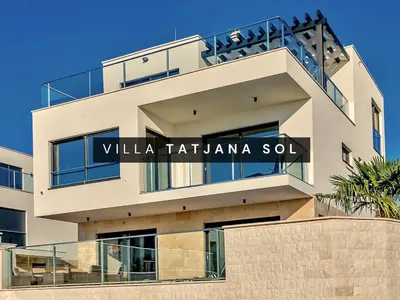 Tlocrt objekta Villa TATJANA SOL with a pool, hot tub, gym