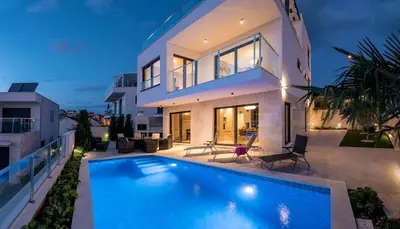 Bazen u objektu Villa TATJANA SOL with a pool, hot tub, gym ili u blizini