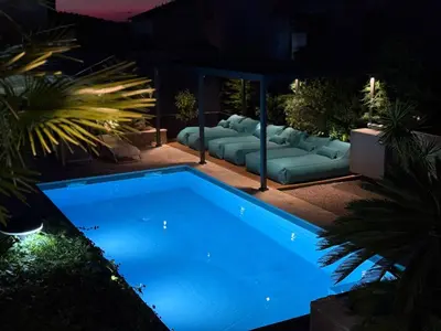 Bazen u objektu Azure Pool House Murter ili u blizini