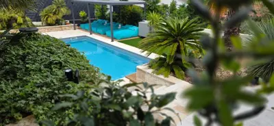 Bazen u objektu Azure Pool House Murter ili u blizini