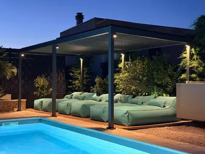 Bazen u objektu Azure Pool House Murter ili u blizini