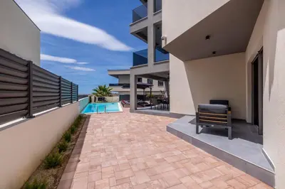 Bazen u objektu Luxury villa with a swimming pool Vodice - 25085 ili u blizini
