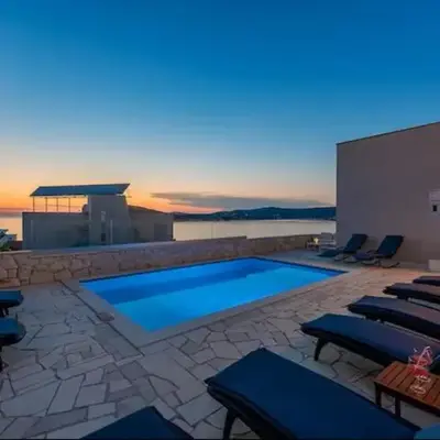 Quiet Bay Getaway Apt Mona 2 4 and 6