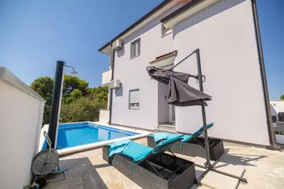 Bazen u objektu Villa Heraklea ili u blizini