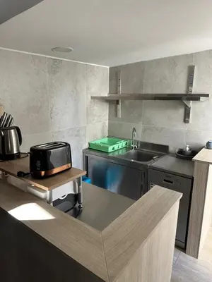 Kuhinja ili čajna kuhinja u objektu LaFamilia Apartmani Vodice