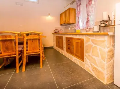 Kuhinja ili čajna kuhinja u objektu Holiday home Kuzmino