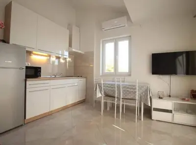 Kuhinja ili čajna kuhinja u objektu Apartments Ana