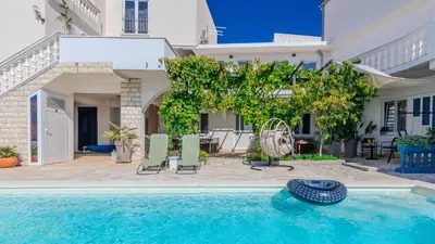 Bazen u objektu Apartman Barbara 1 by Villas Guide ili u blizini