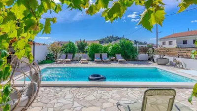 Bazen u objektu Apartman Barbara 1 by Villas Guide ili u blizini